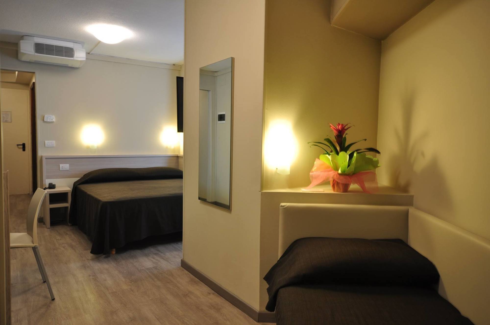 Best Quality Hotel Politecnico Турин Экстерьер фото